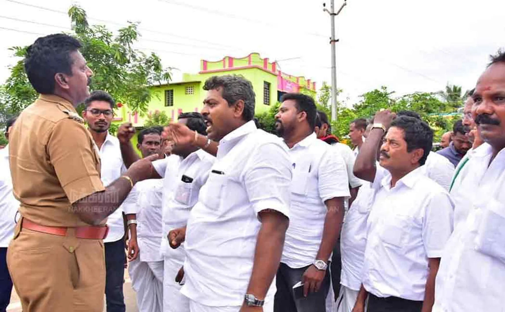 congress workers protest in nanguneri