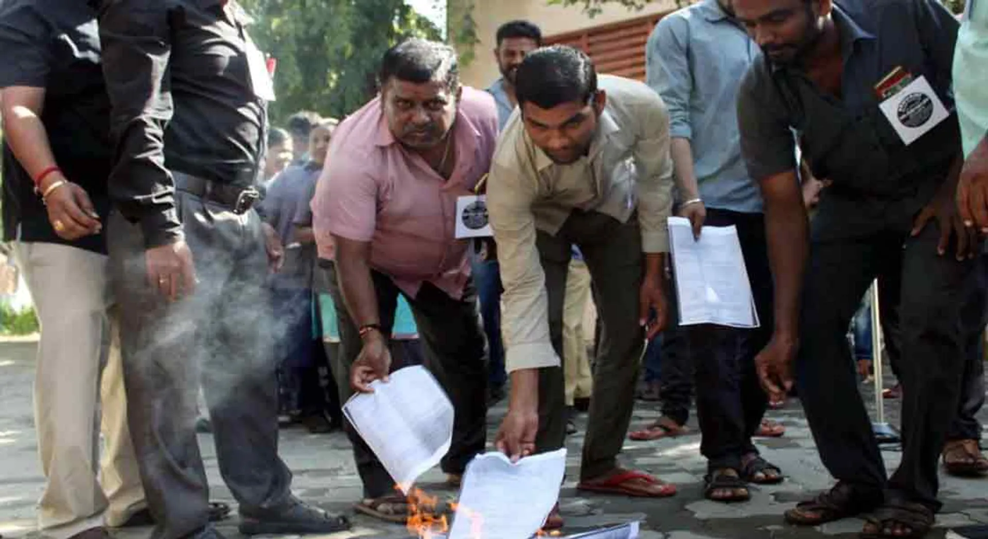 do not privatize trains;Railways employees protest 