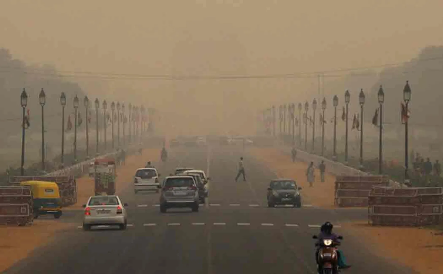 air pollution at its peak in delhi