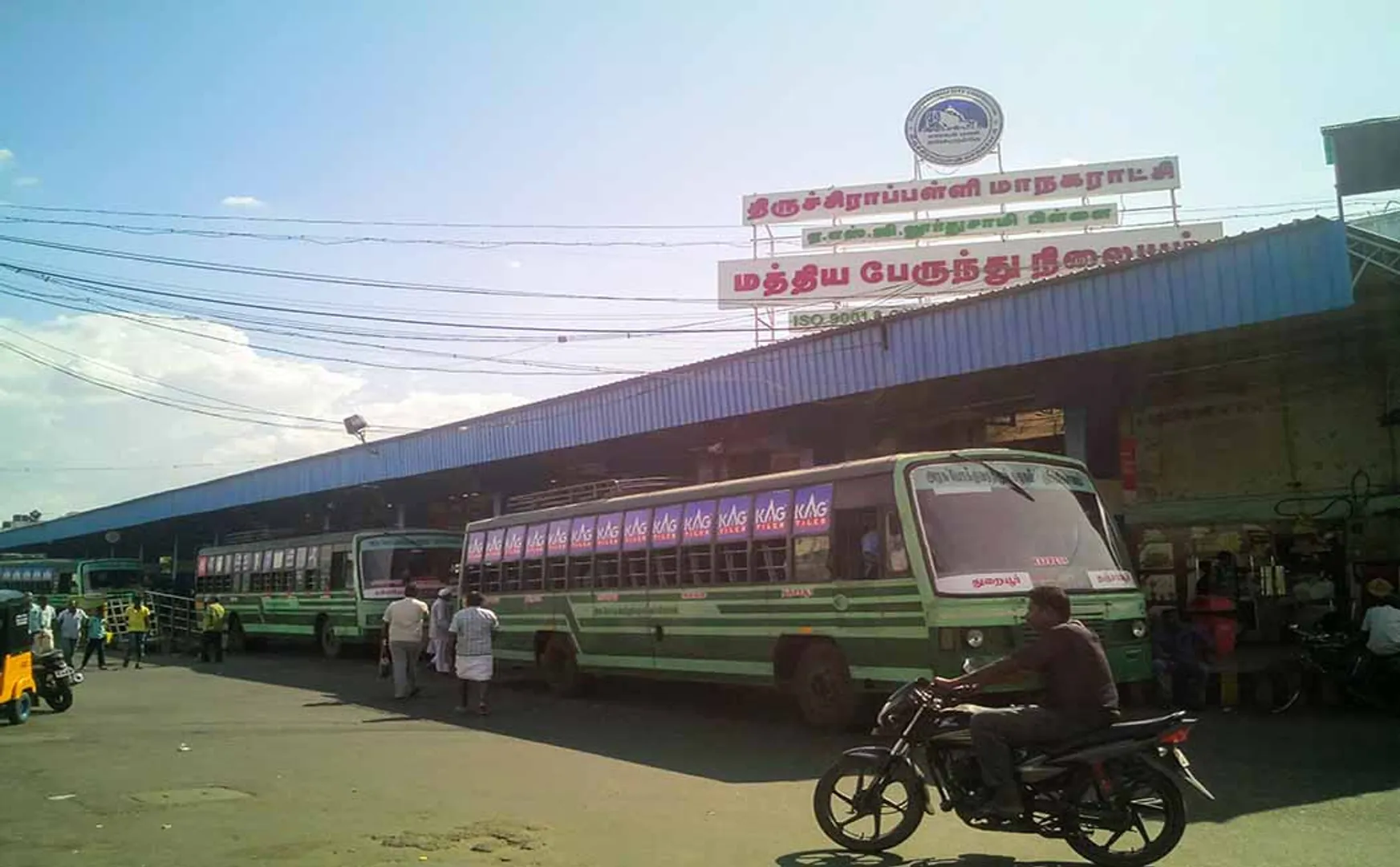 TRICHY INCIDENT MOTHER AND SON FIGHT POLICE INVESTIGATION 