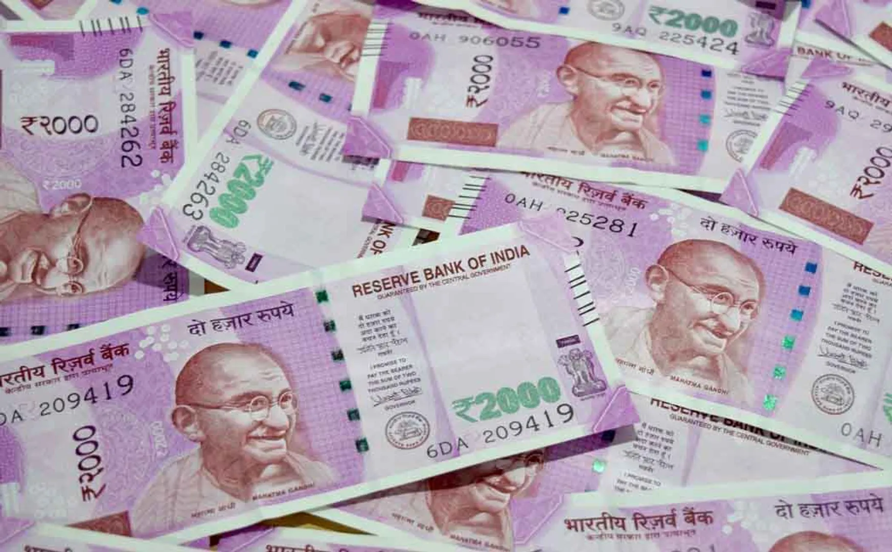 ALL OVER INDIA 42 PLACES INCOMETAX RAID HAWALA MONEY RS 3300 CRORES 
