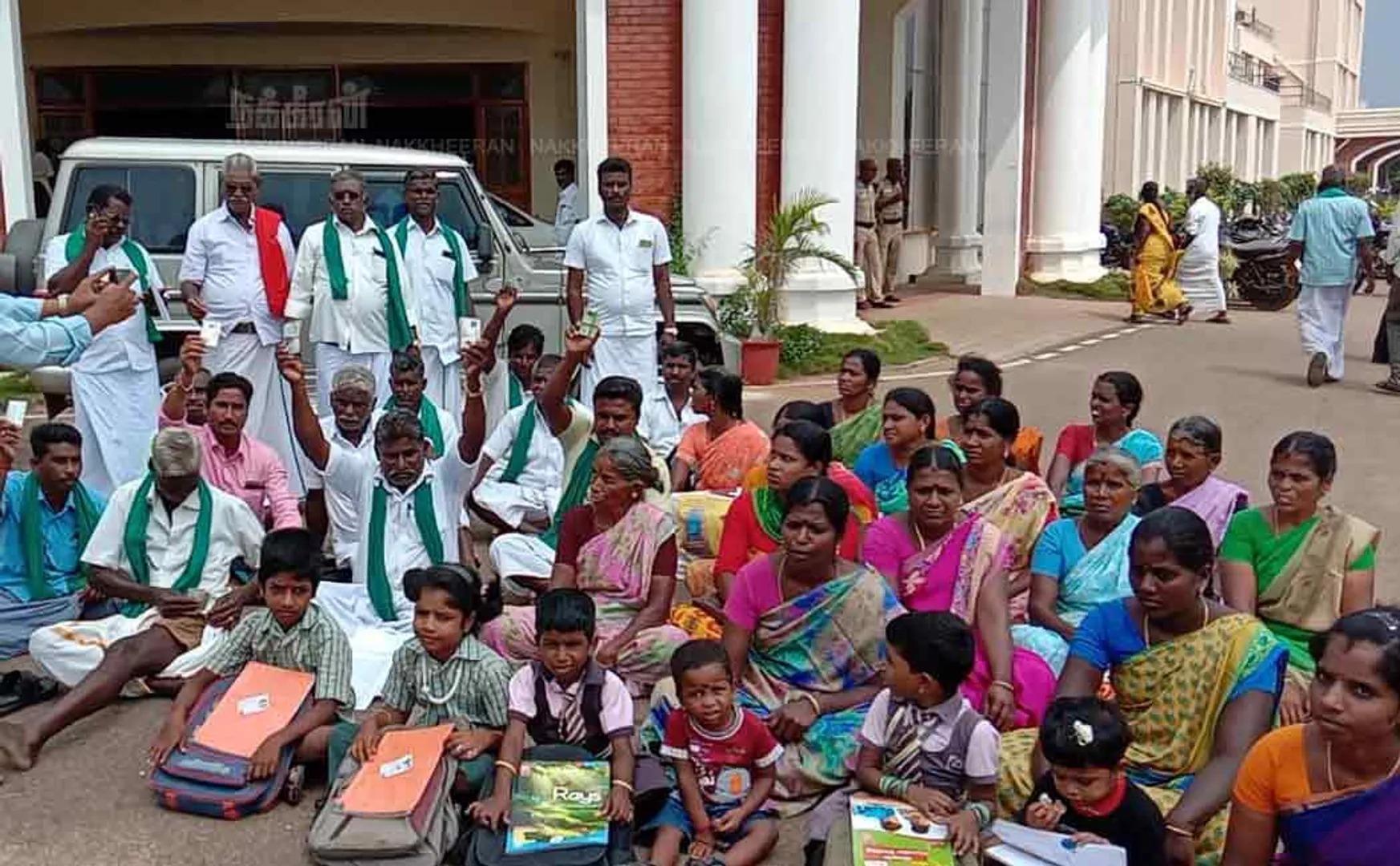 melaiyur village people protest in collector office