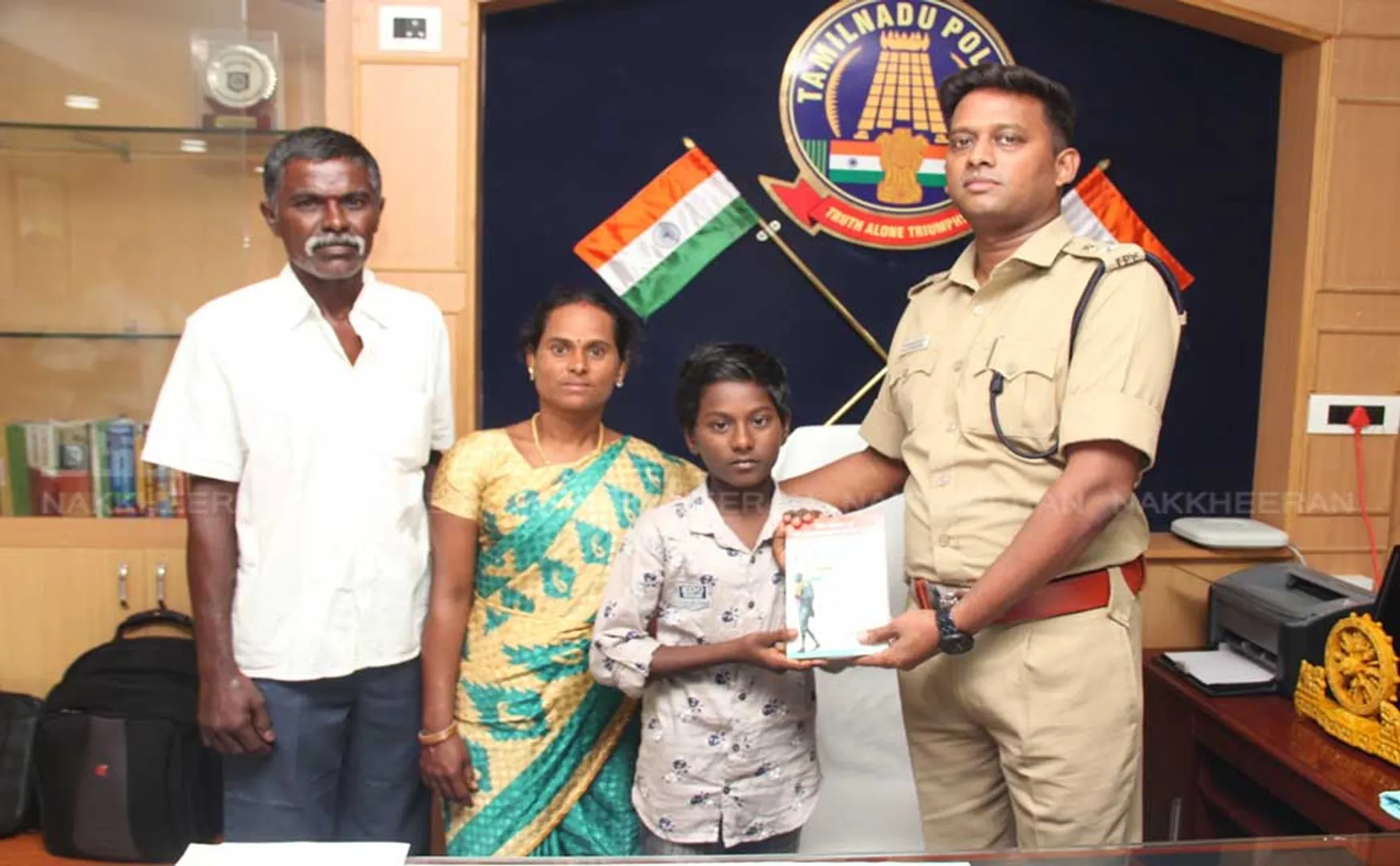 RAMANATHAPURAM POLICE COMMISSIONER VARUN KUMAR  SP congratulated the student!