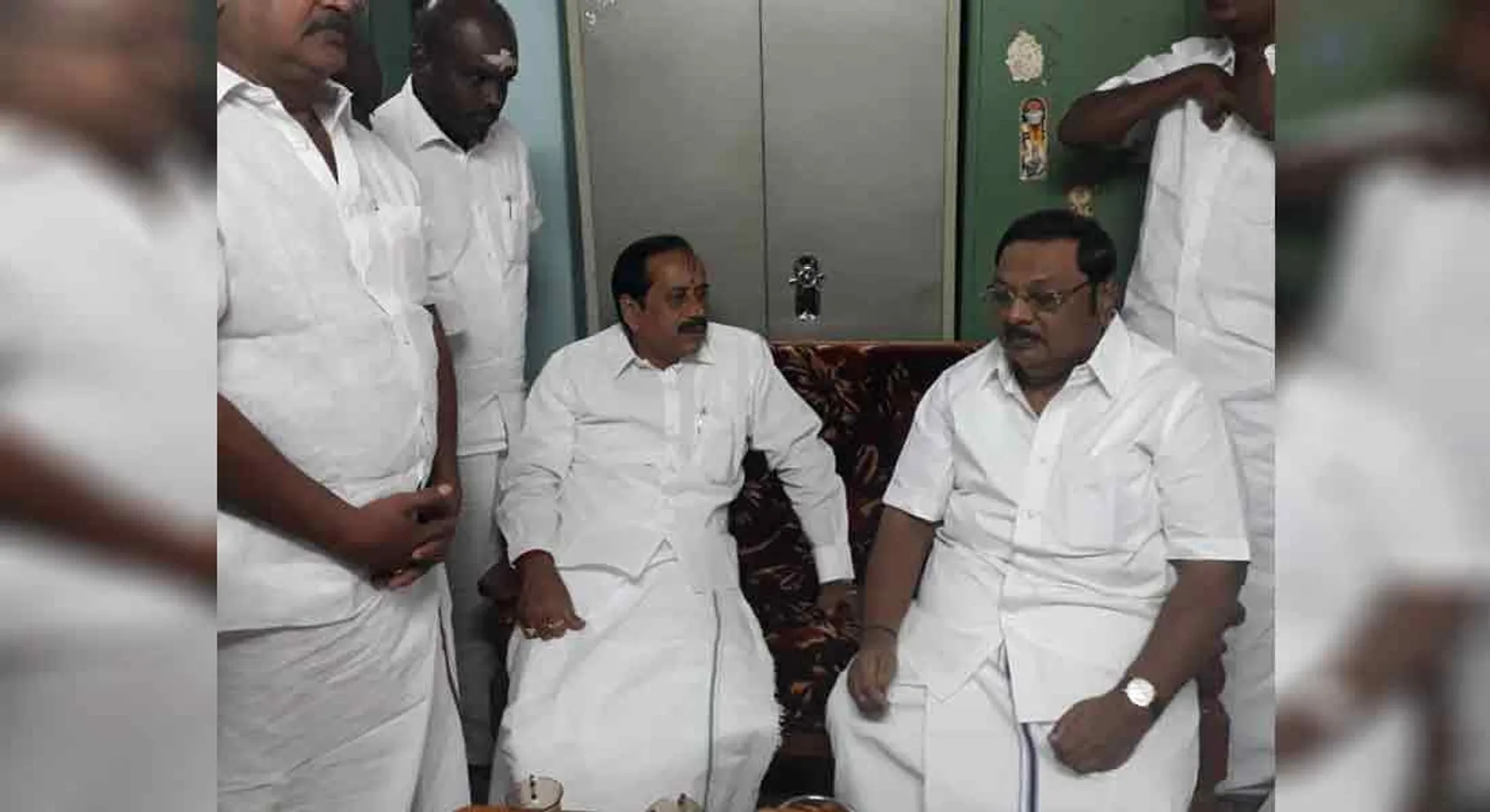 mk azhagiri meets h raja 