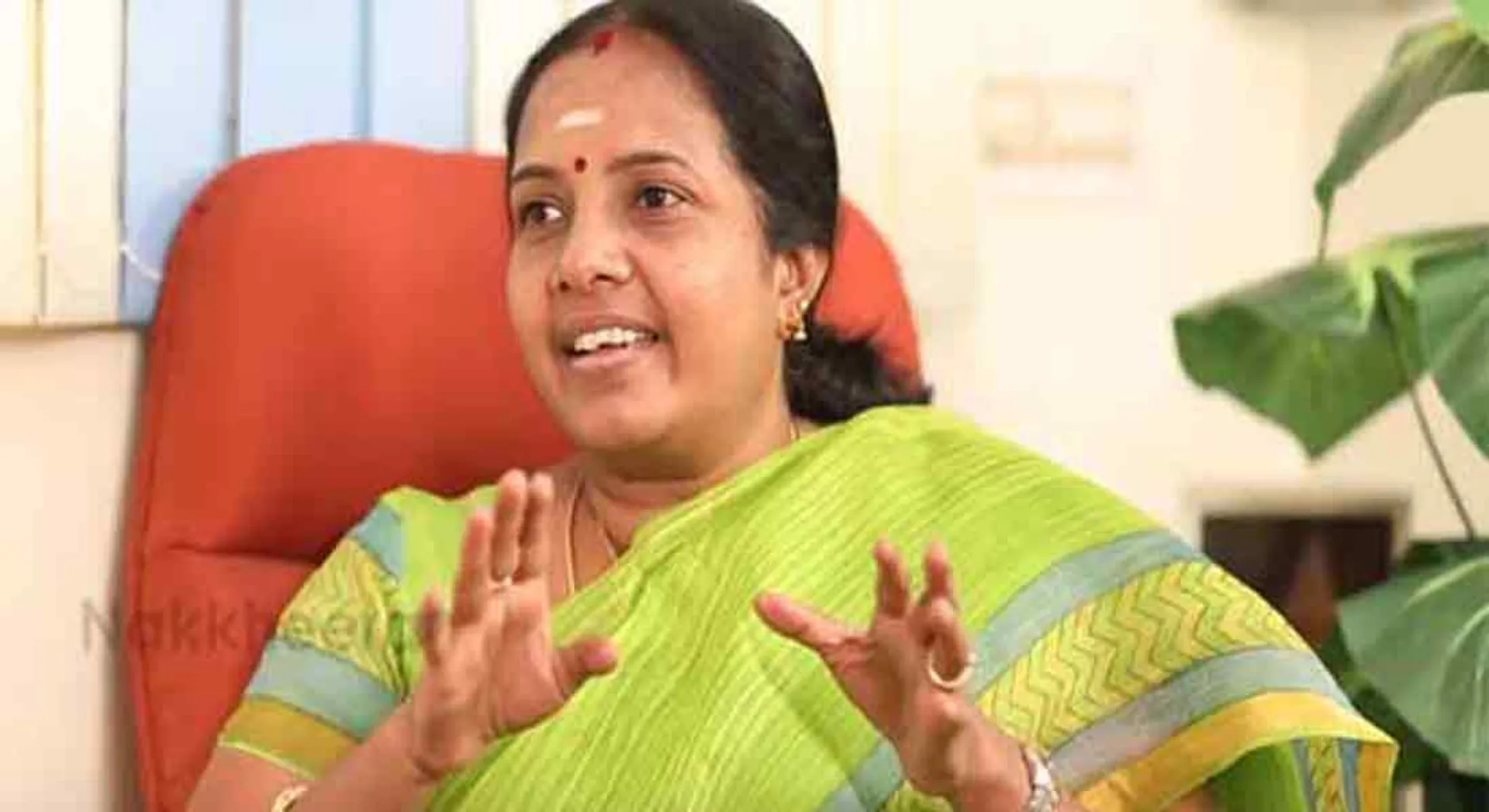 Rajini is not a political leader ... CM is right ... Vanathi Srinivasan Interview!
