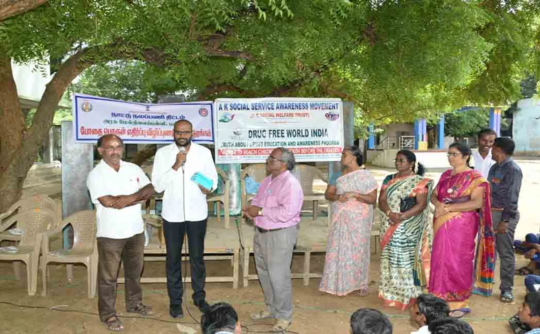 நிர்மலா தேவிக்கு பிடிவாரண்ட் பிறப்பித்து உத்தரவிட்ட நீதிமன்றம், இந்த வழக்கு வரும் 28ஆம் தேதிக்கு ஒத்திவைக்கப்பட்டுள்ளது... #NirmalaDevi #issue #Srivilliputhur #mahilacourt https://www.nakkheeran.in/24-by-7-news/thamizhagam/nirmala-devi-issue-srivilliputhur-mahila-court