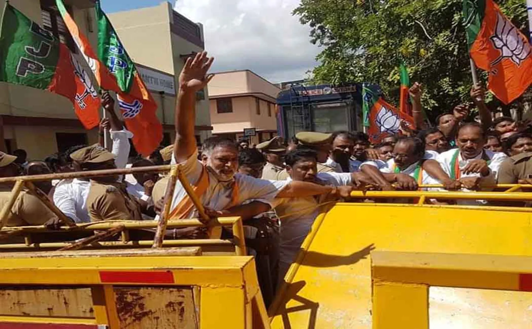 puducherry municipal corporation election bjp party leaders strike 