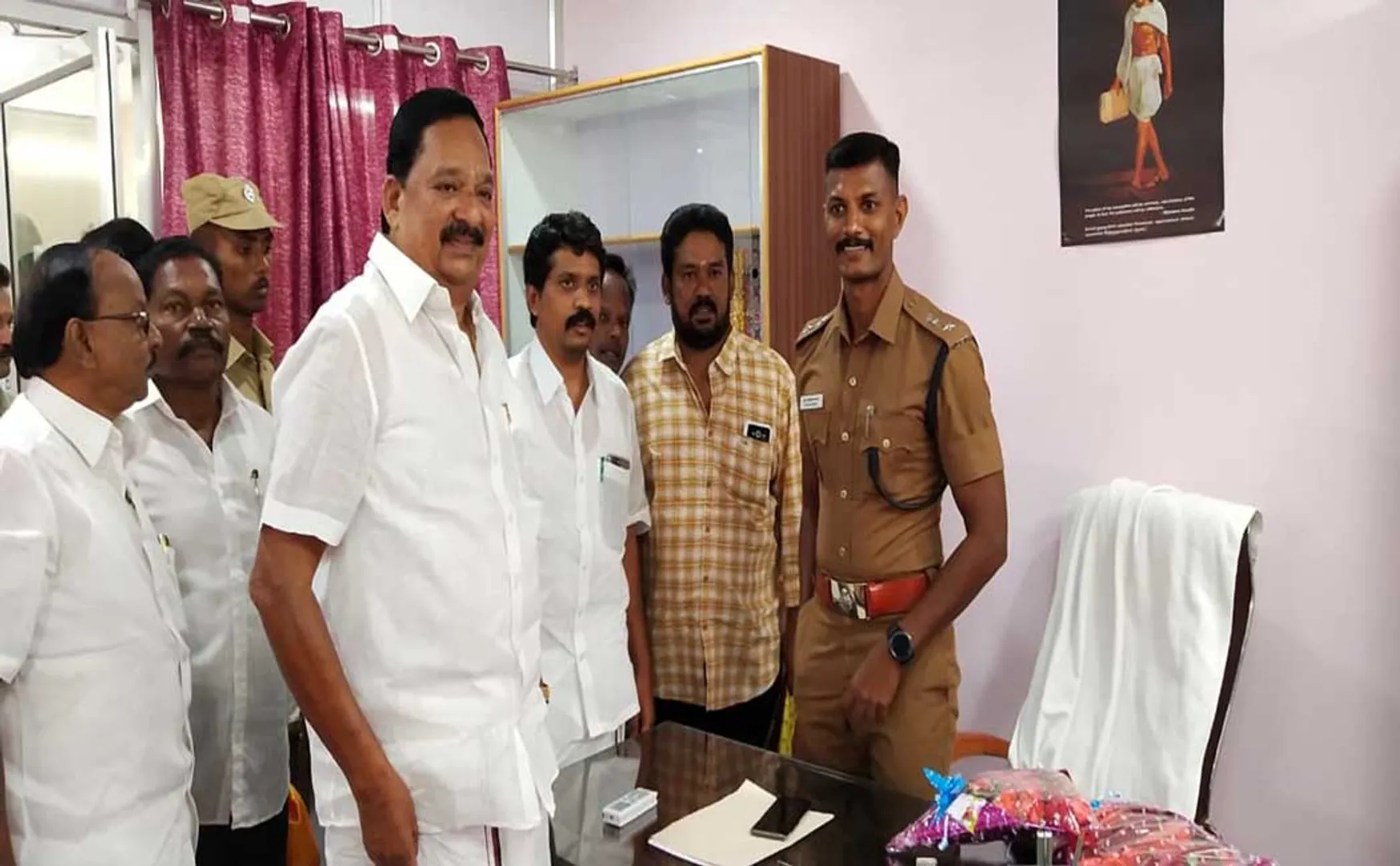 vellore ranipet district police commissioner mayilvaganam meet dmk mlas 