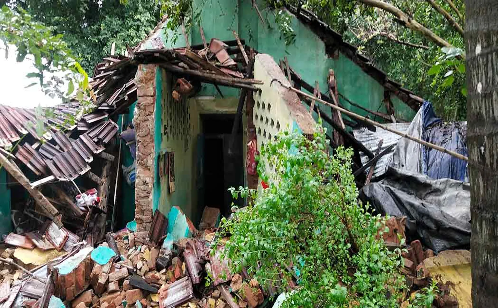 kumpakonam district continually heavy rain homes demolished  
