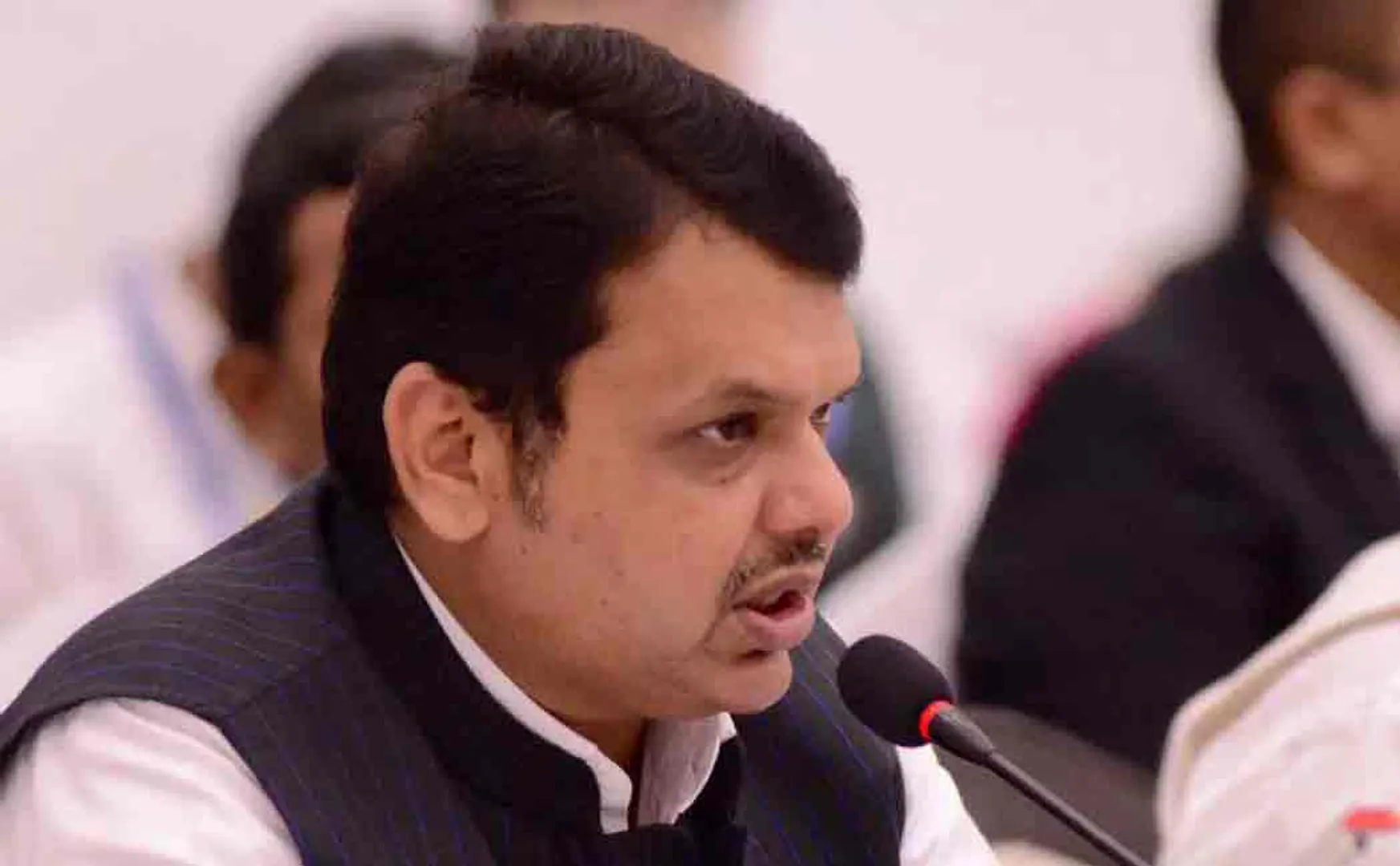 devendra fadnavis summoned by nagpur court
