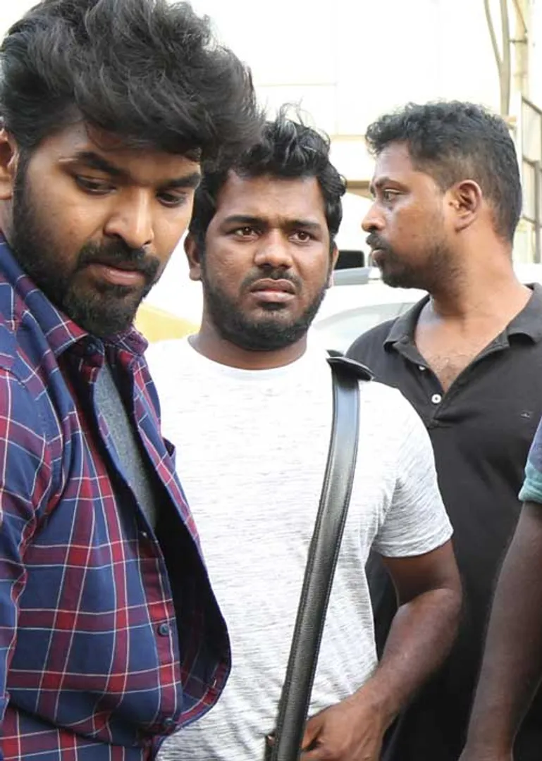 /idhalgal/cinikkuttu/breaking-news