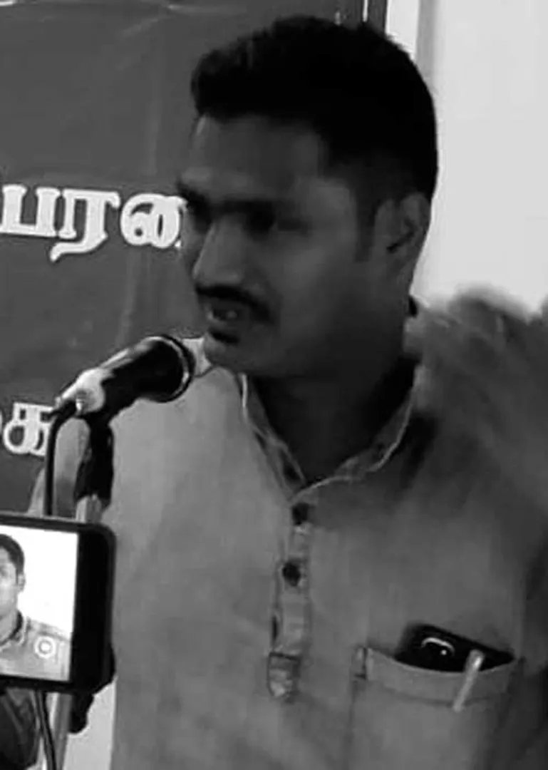/idhalgal/eniya-utayam/book-store-celebrating-books-literary-show-thakur