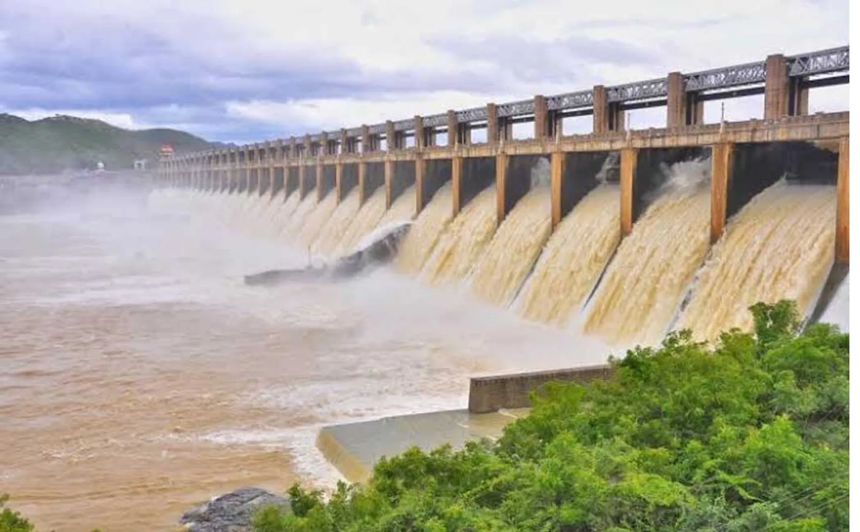 SALEM DISTRICT METTUR DAM WATER LEVEL RAISED 