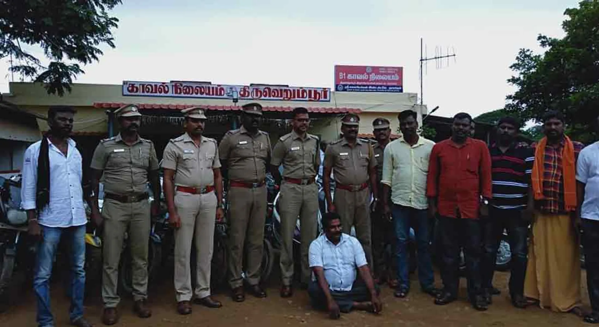   30 Two-wheelers - 4 car thieve arrest