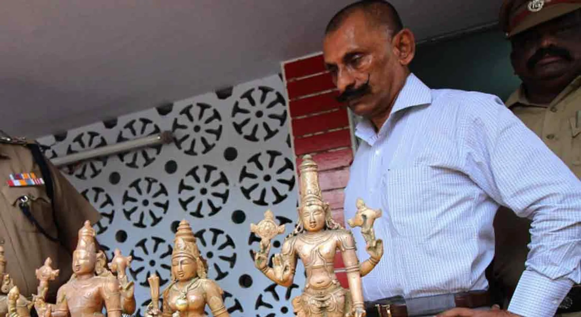 Tamil Nadu government contempt case against pon.manikkavel