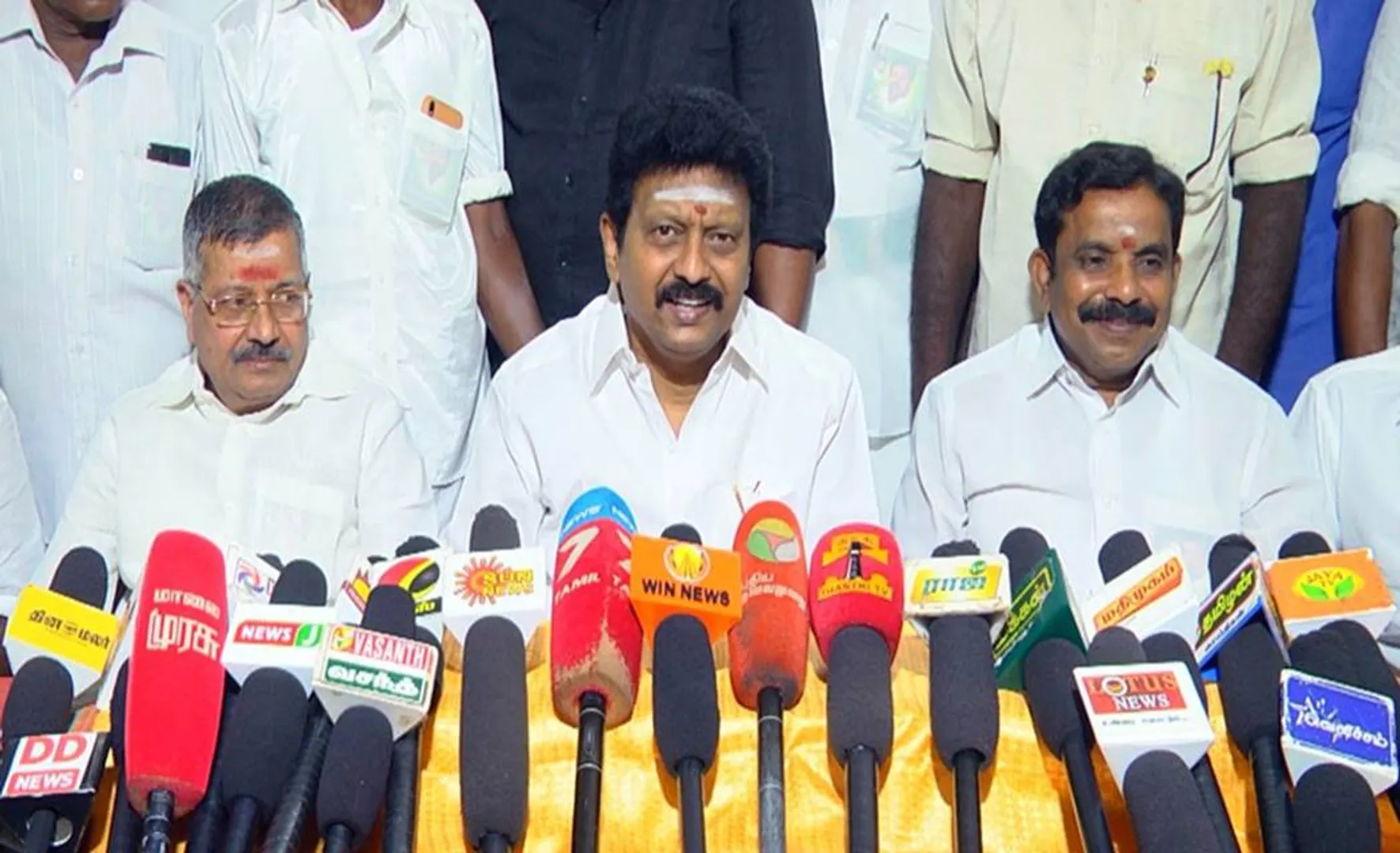 Dhivakaran about Shashikala