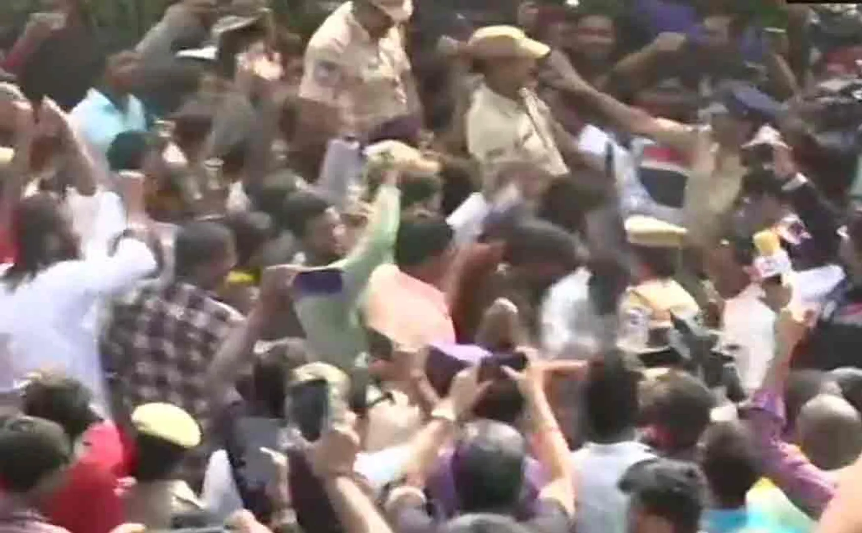 hyderabad people celebration after encounter