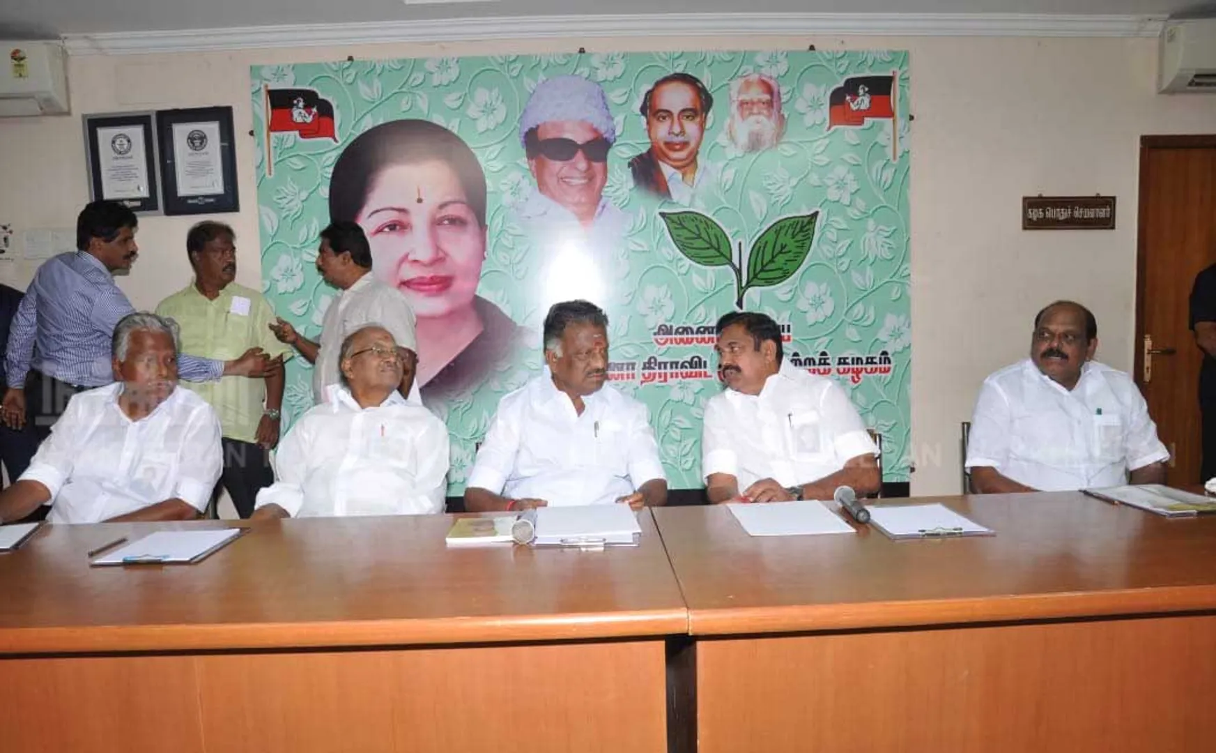 chennai admk party meeting deputy cm and cm discuss local body election 