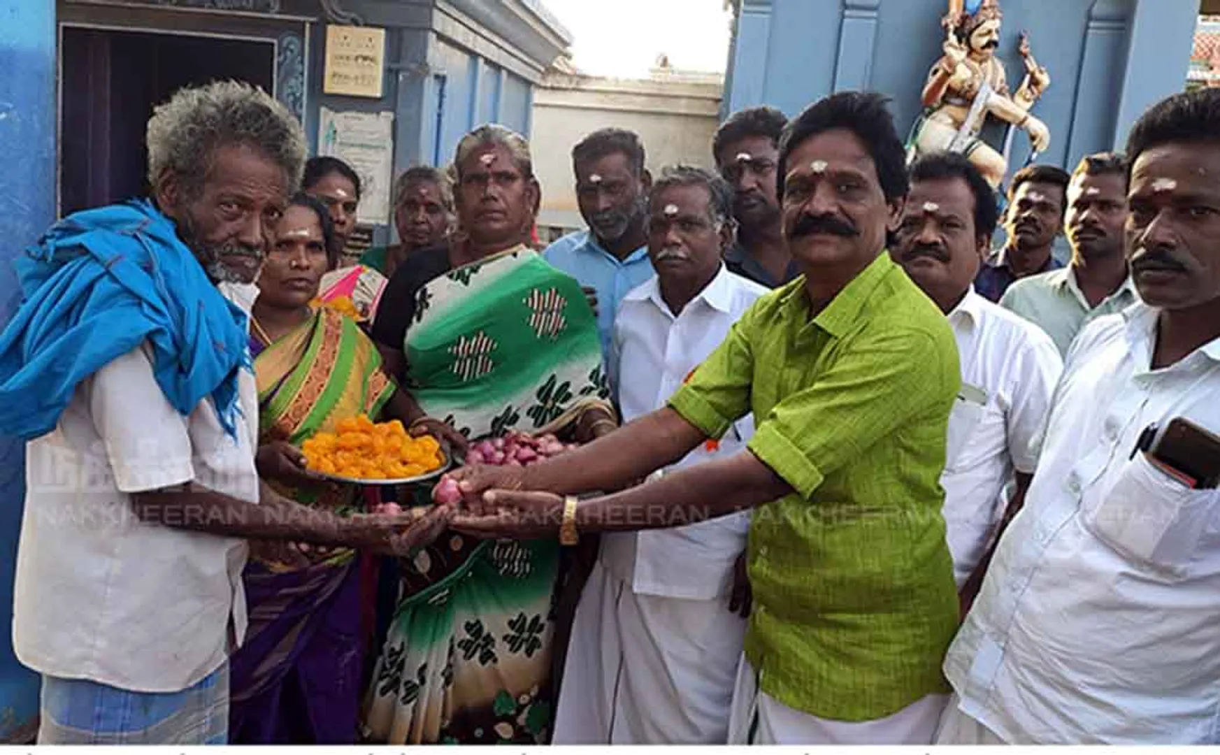 actor rajini kanth birthday celebration with onion pudukkottai district keeramangalam 