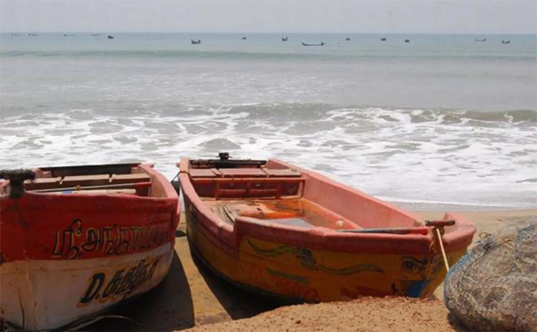 chidambaram fibre boat incident fishermans safe 