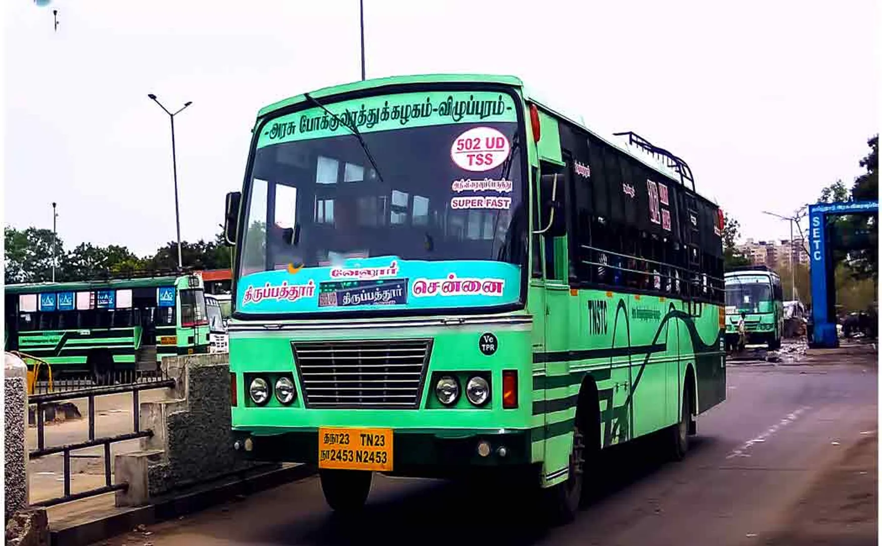 A young man who built a tali for a woman on a running bus tirupattur 