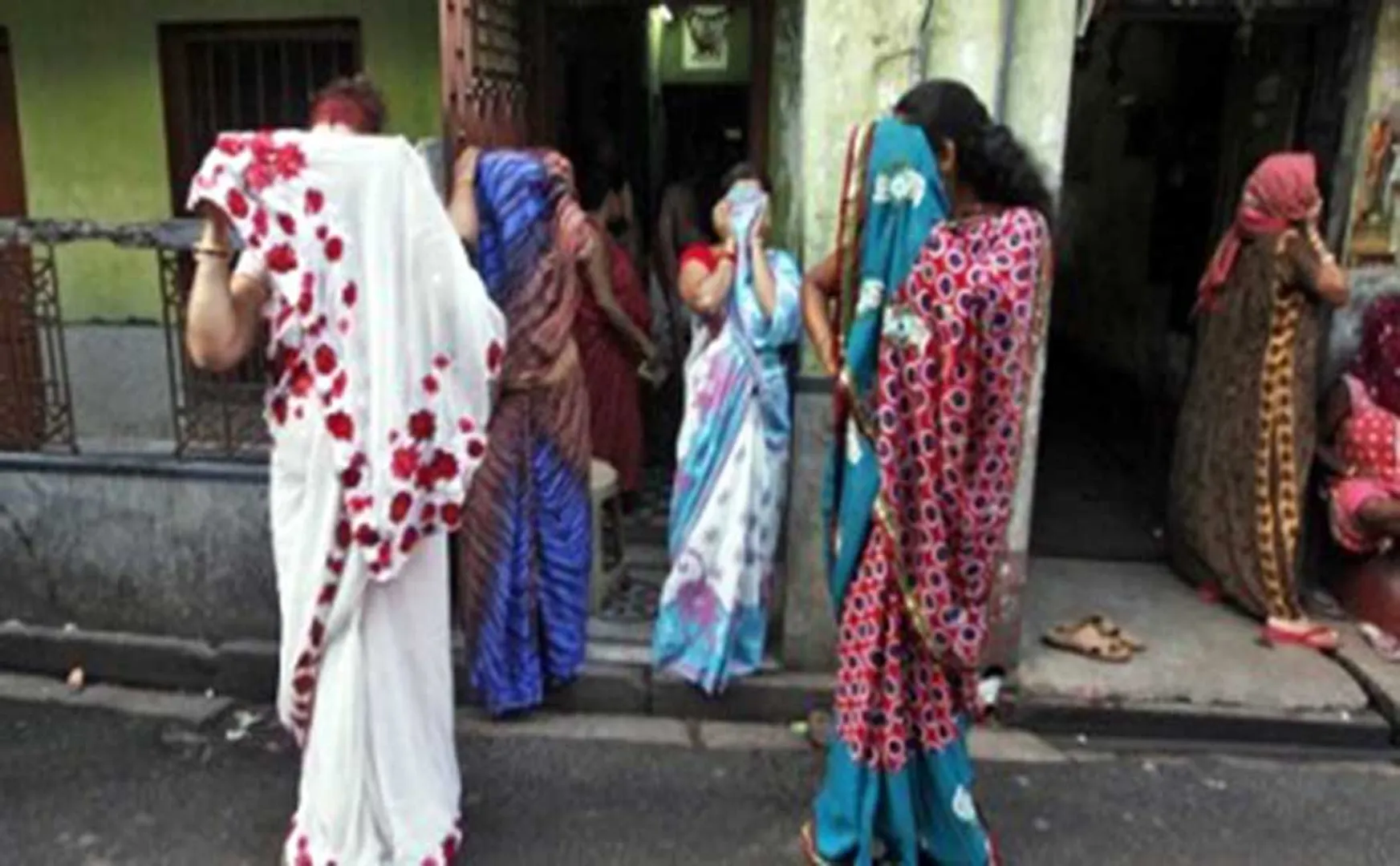 west bengal state kolkata  beauty parlours raid police 