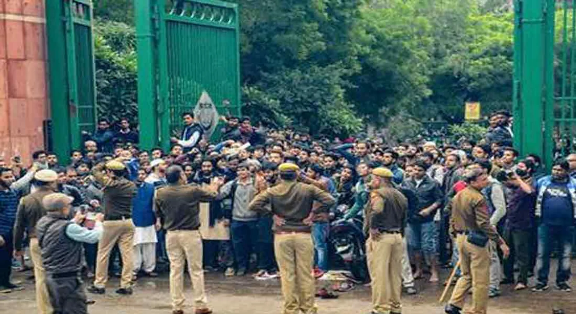  protest of Delhi Jamia students ... 10 arrested