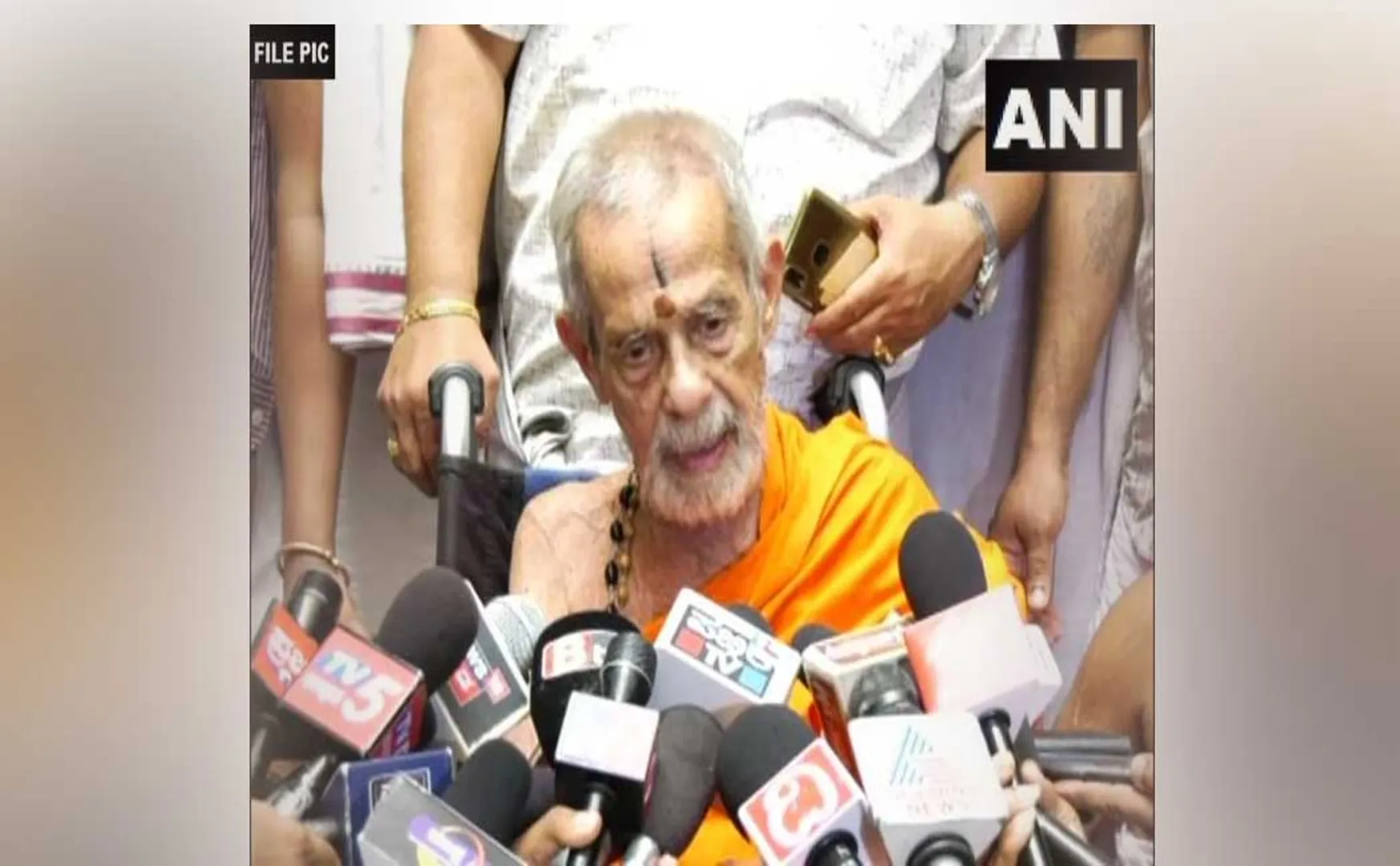 Pejavara Mutt Seer Vishwesha Teertha Swami 