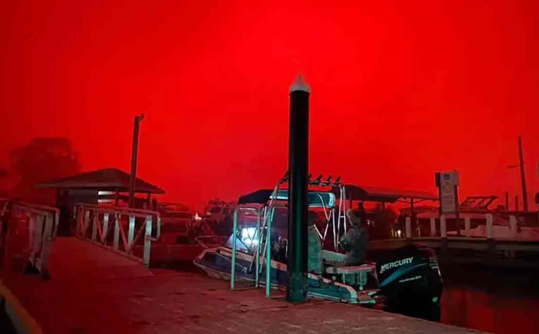 austalian bushfire ruined new year eve in victoria