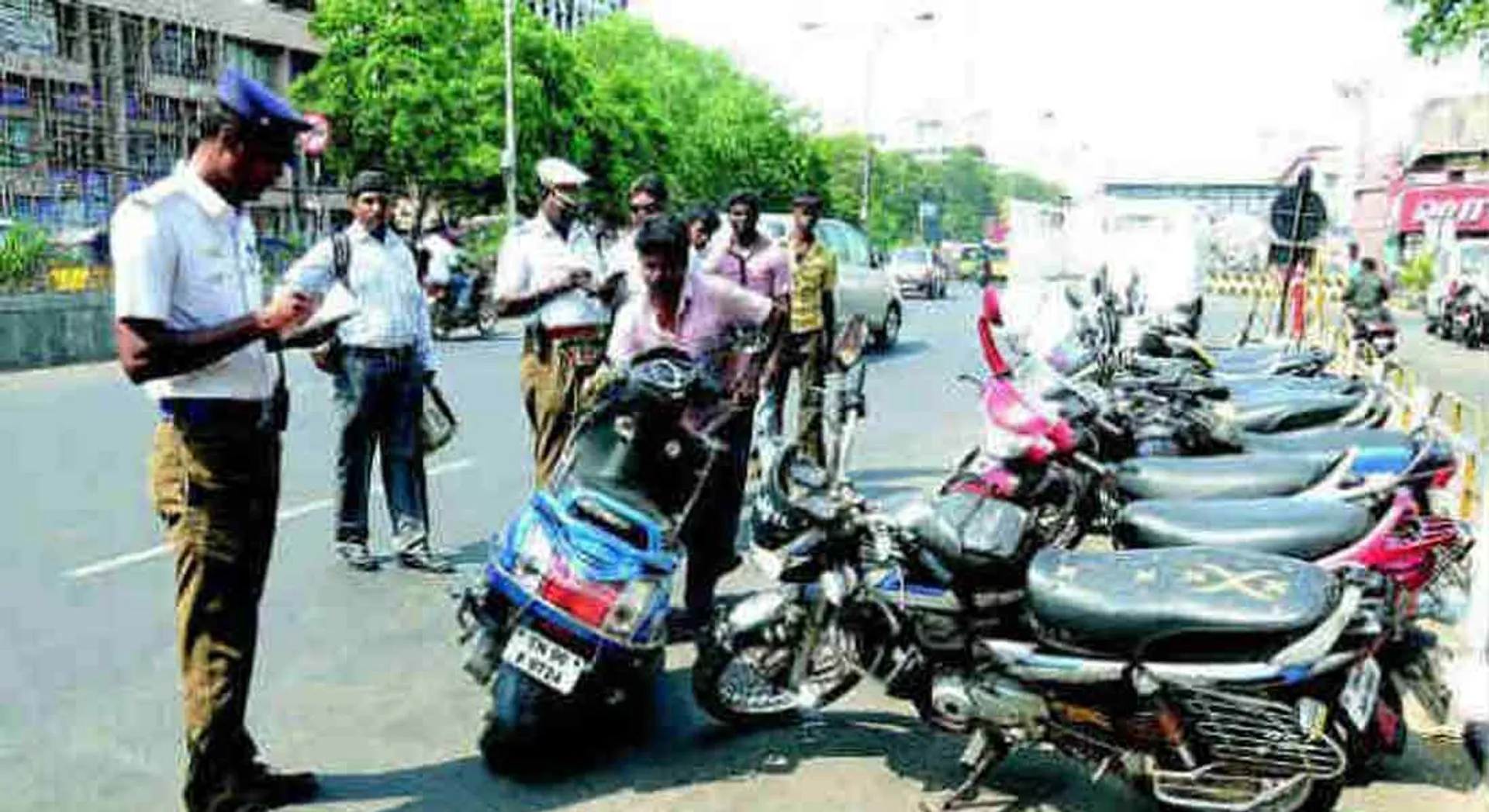 License revocation of 24 thousand people in one year ... - Erode police record
