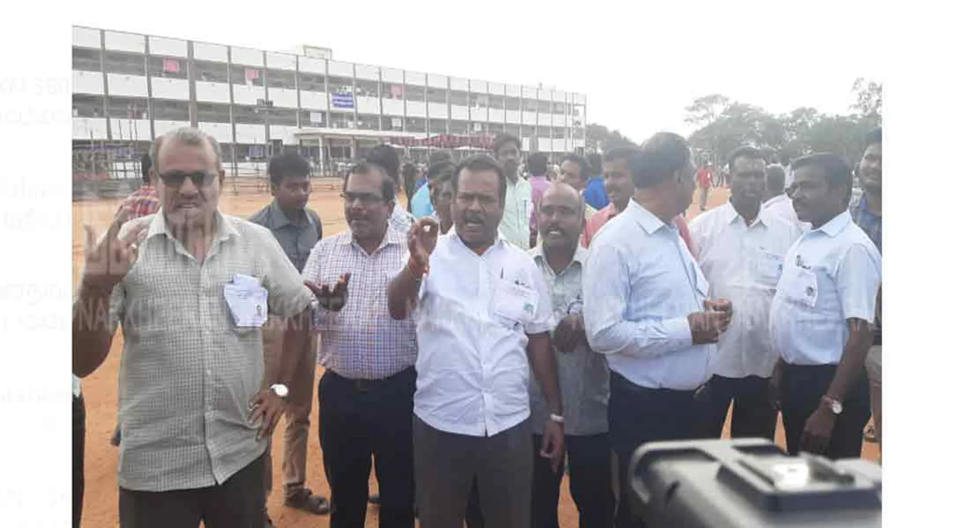  Lunch or not ... Election workers walk out in Dindigul!