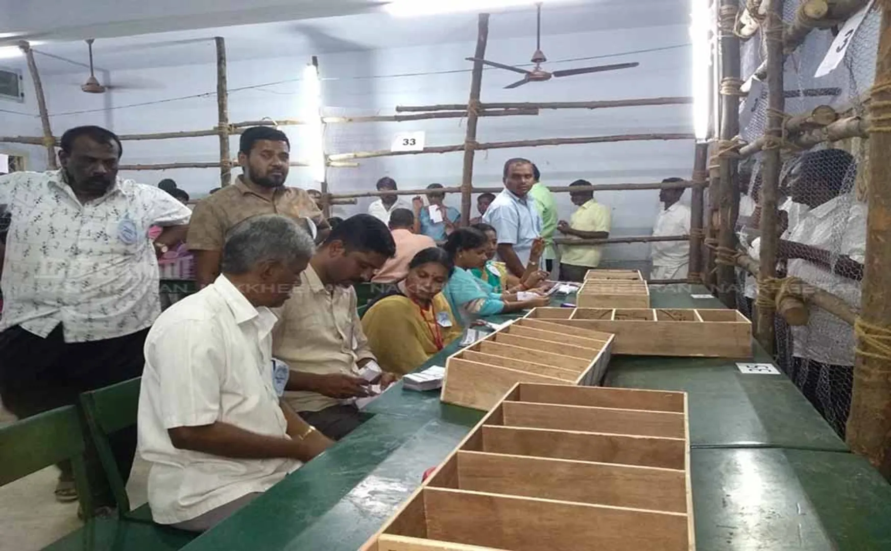 local body election admk leading in salem district 