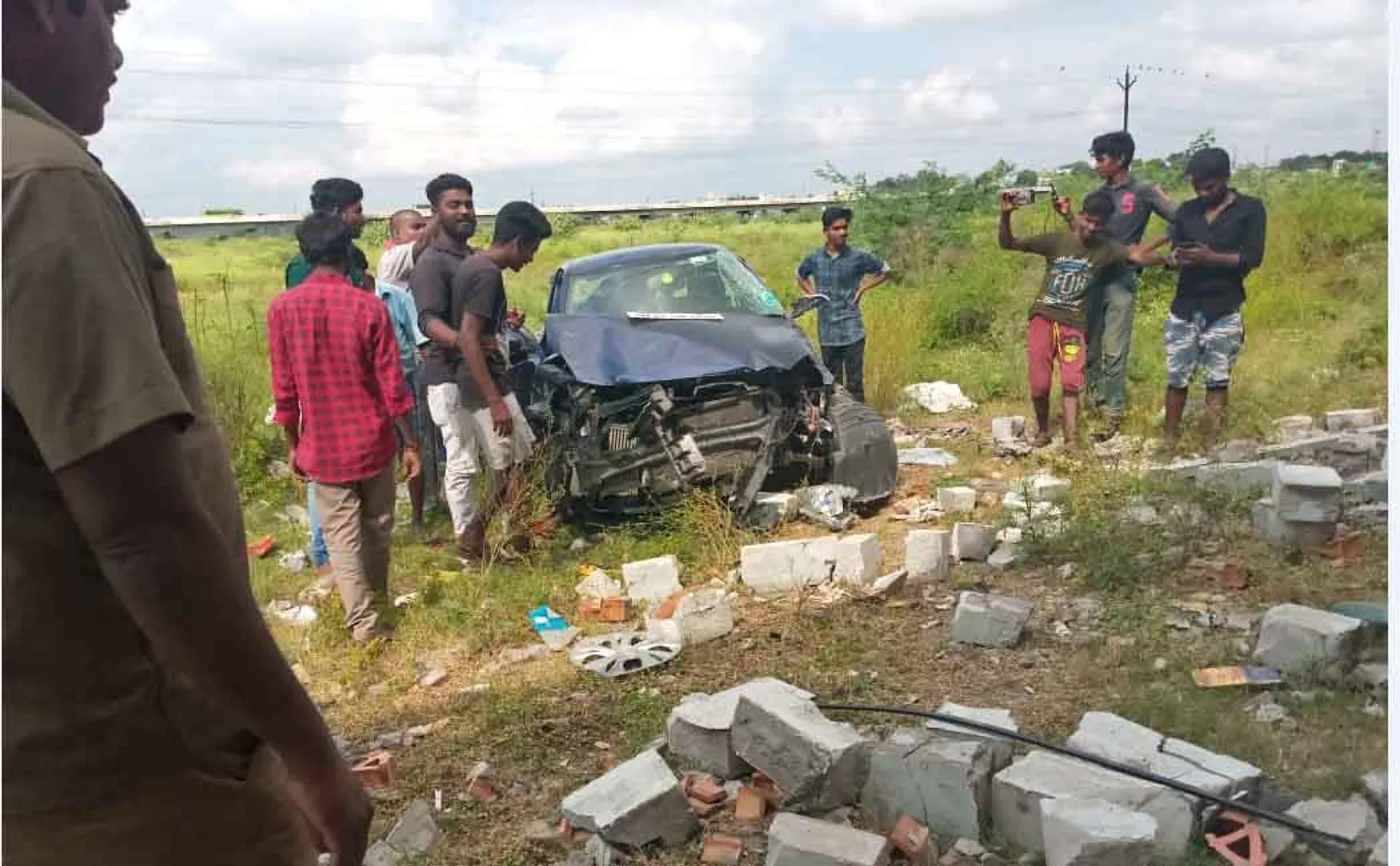 lorry truck car incident police investigation vellore high way 