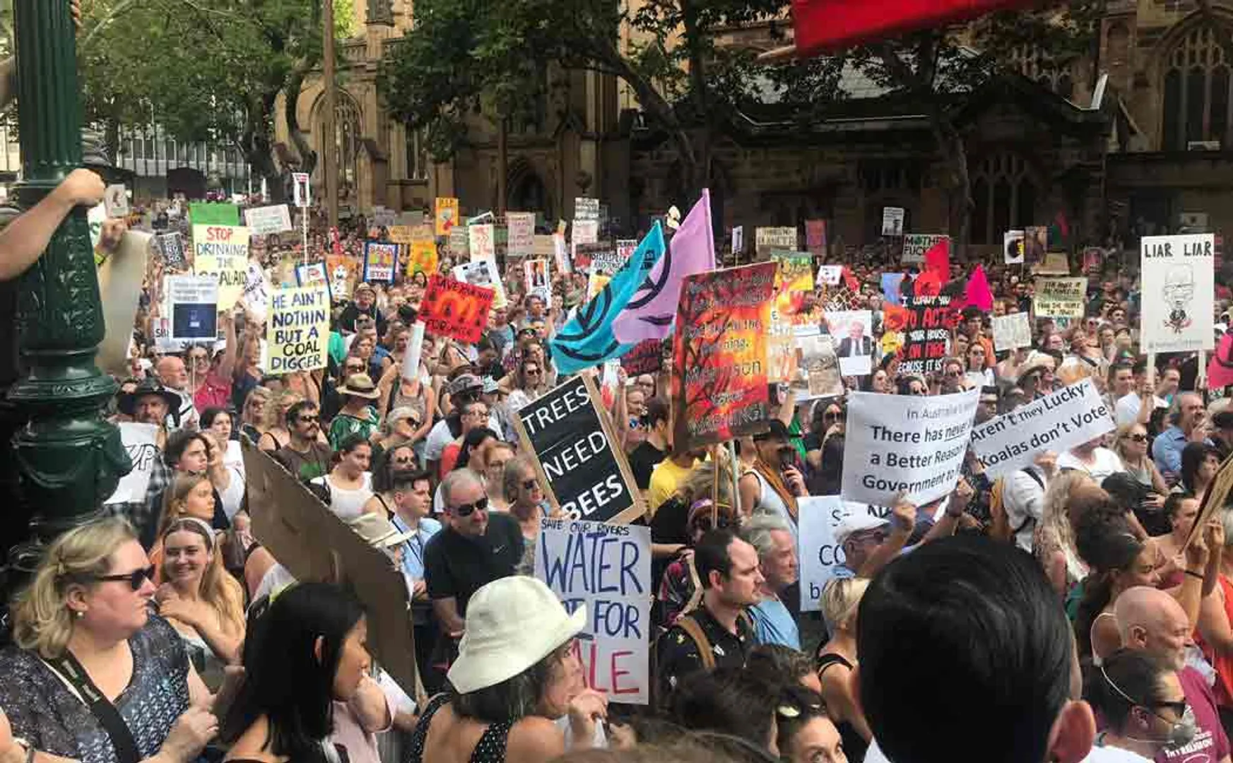 australian people in streets of sydney