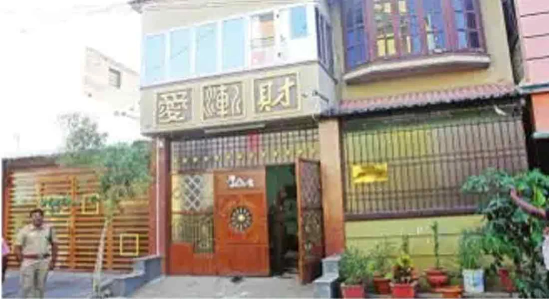  40 pound jewelery, 3 lakh cash loot at Salem Corporation engineer's house!