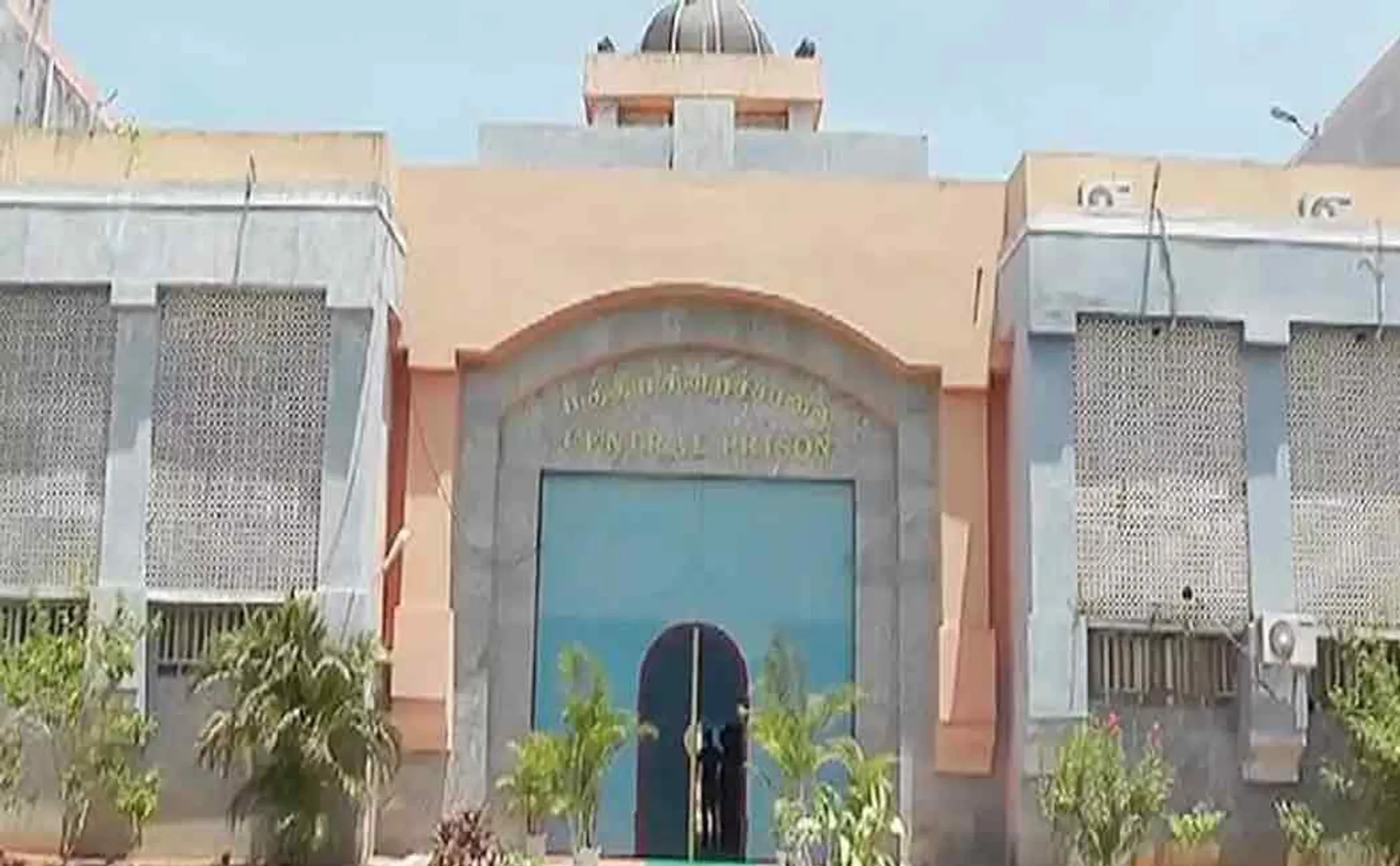 cellphones seized in pondicherry central jail 