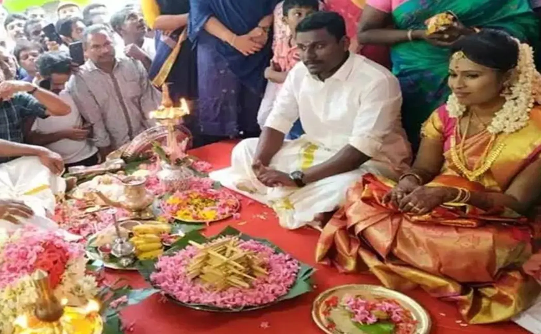 hindu couples wedding in kerala-mosque