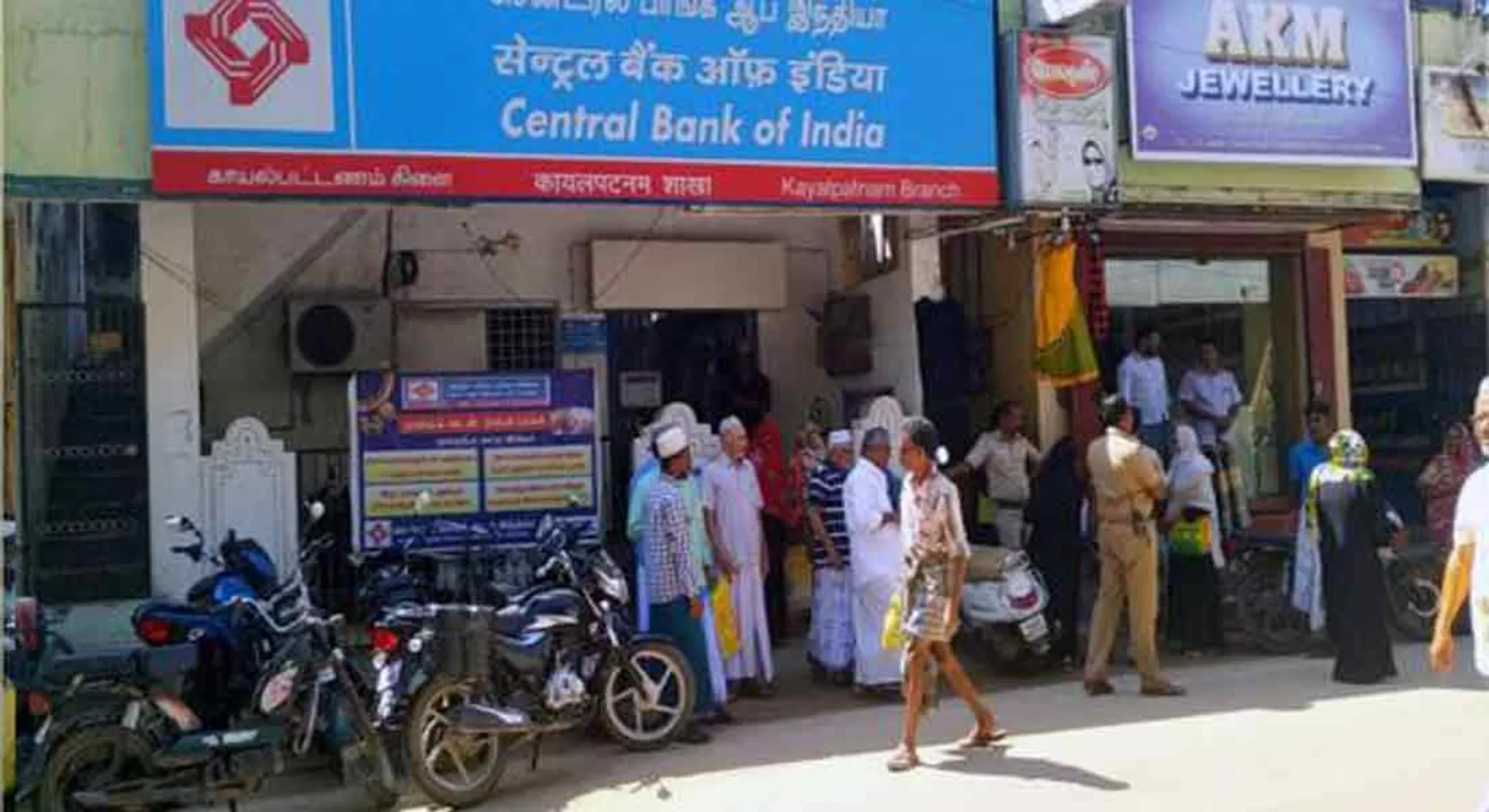   People who accumulate in the bank to get money ...!