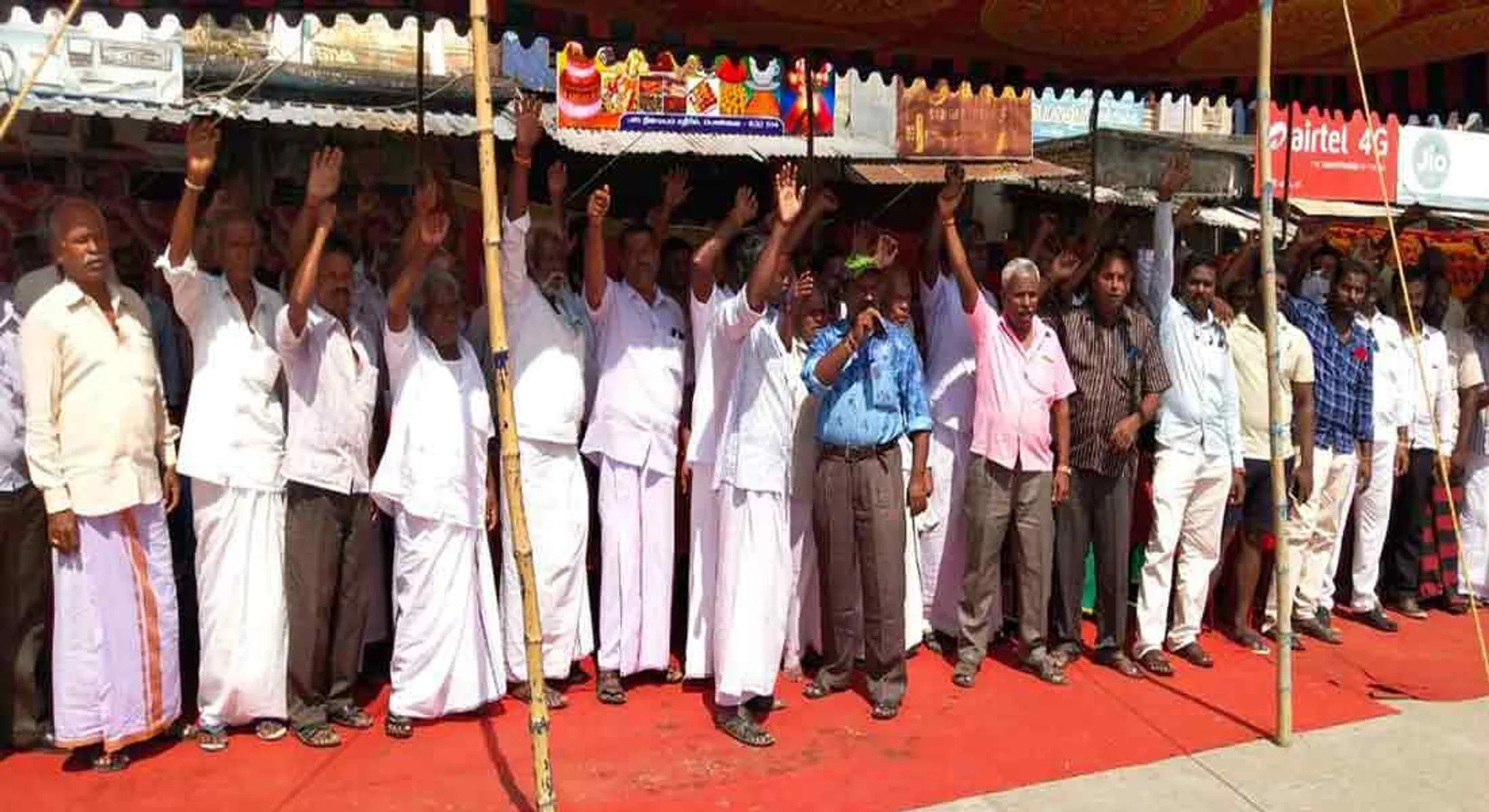 Vellore should not ...we want Ranipettay  ... people strike!
