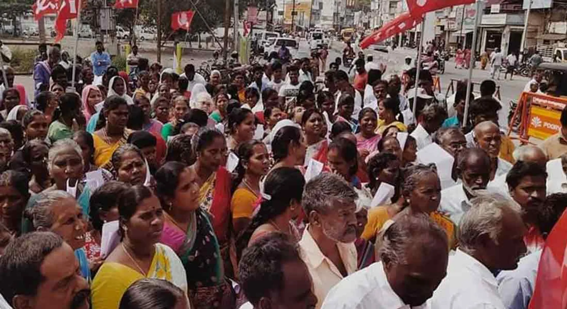  Communist Party protest.. vilupuram shouts 'Make Municipal Corporation ...'