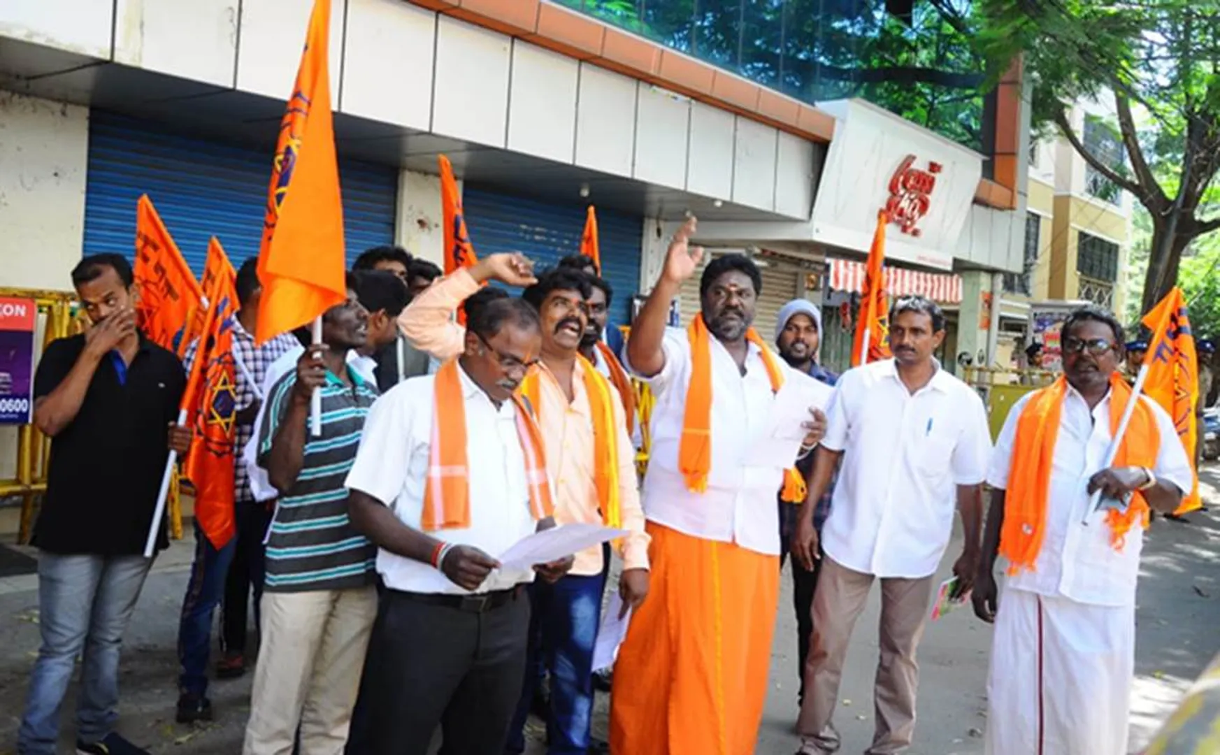 dk chief k veeramani house blockade