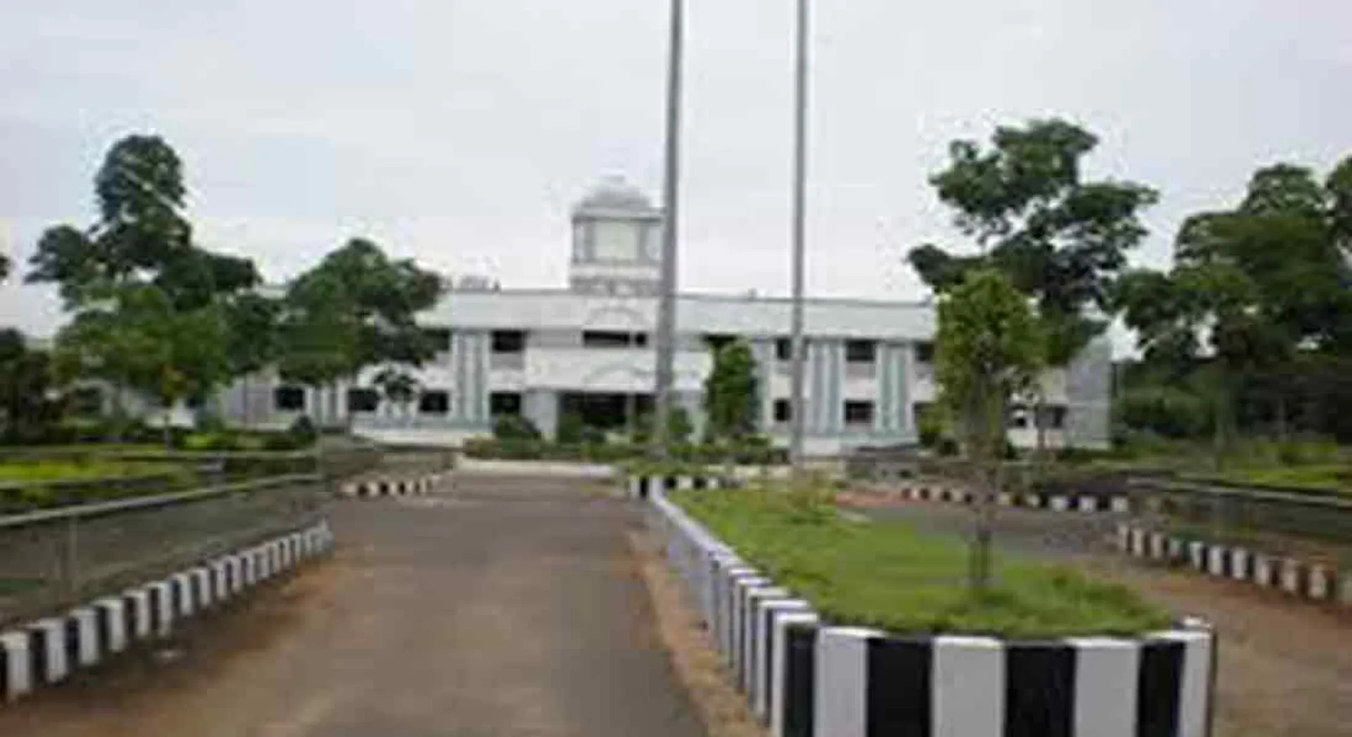 Attendance Certificate for Non-College Students Law College Chief made arrest of fake lawyers