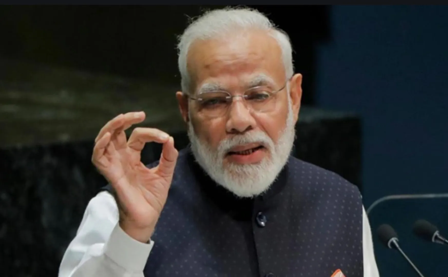 congress gives gift to modi