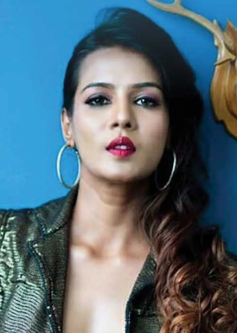 /idhalgal/cinikkuttu/meera-mithun-and-tupacur-doctor