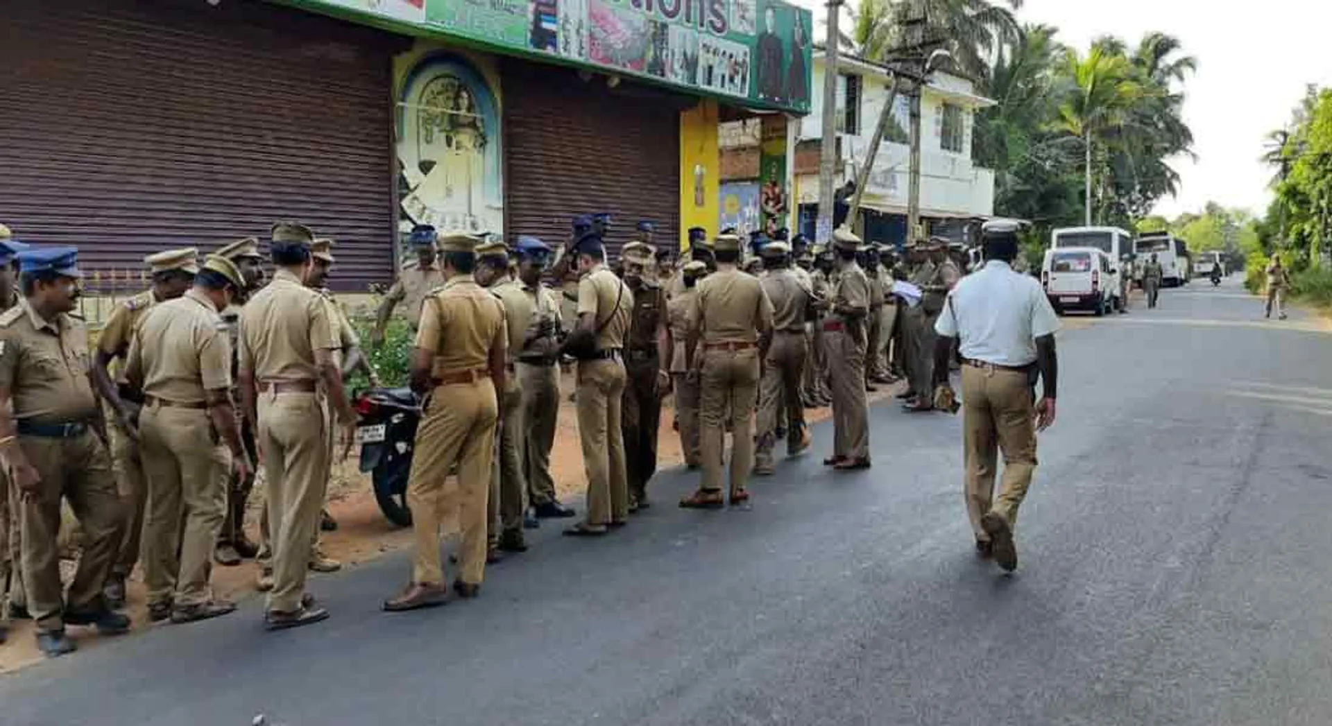  Conflict between the two sides on the public road...