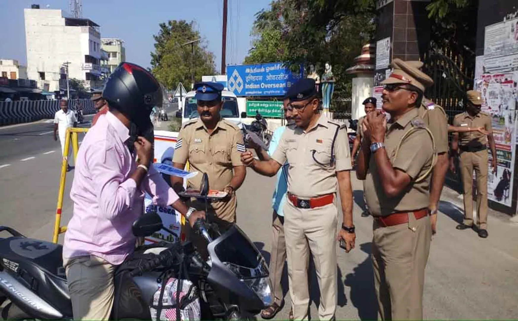 wear helmet police has give chocolate namakkal district  