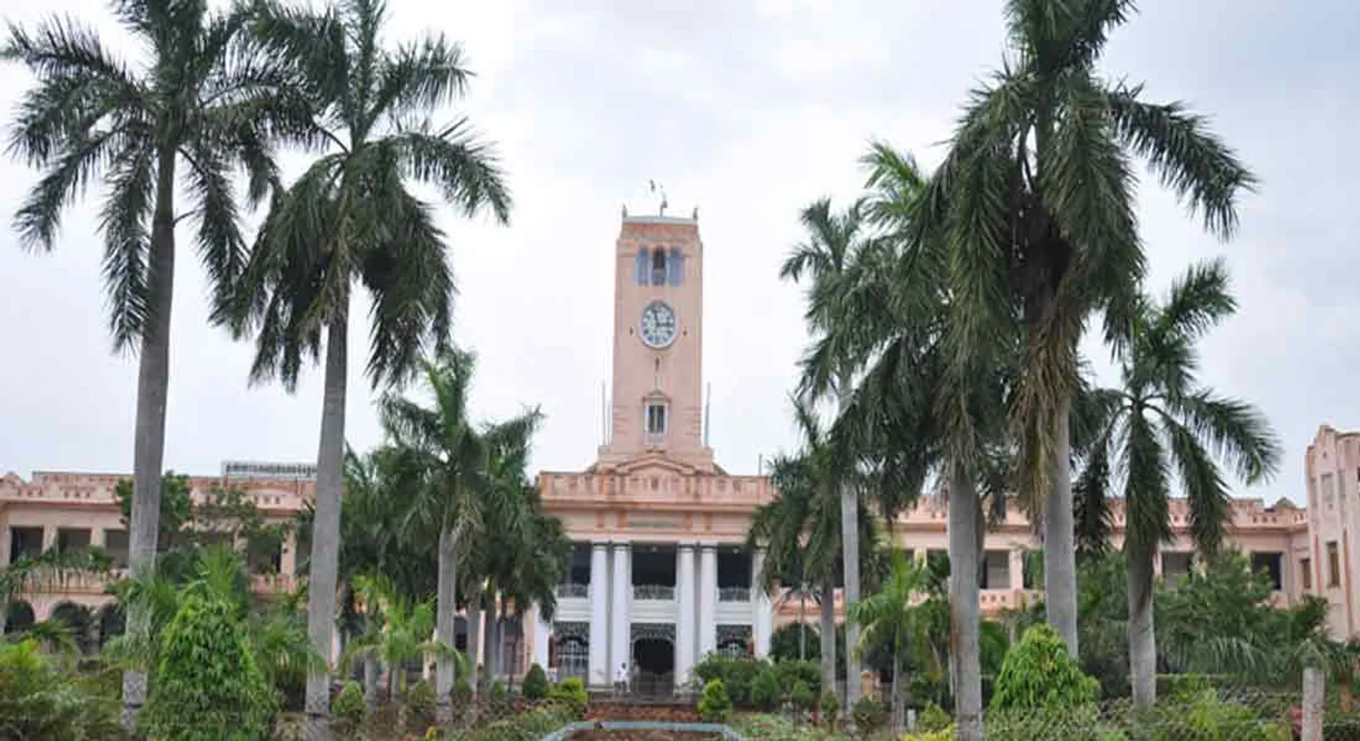Annamalai University in Financial trouble ... Many kilometers away to work ...