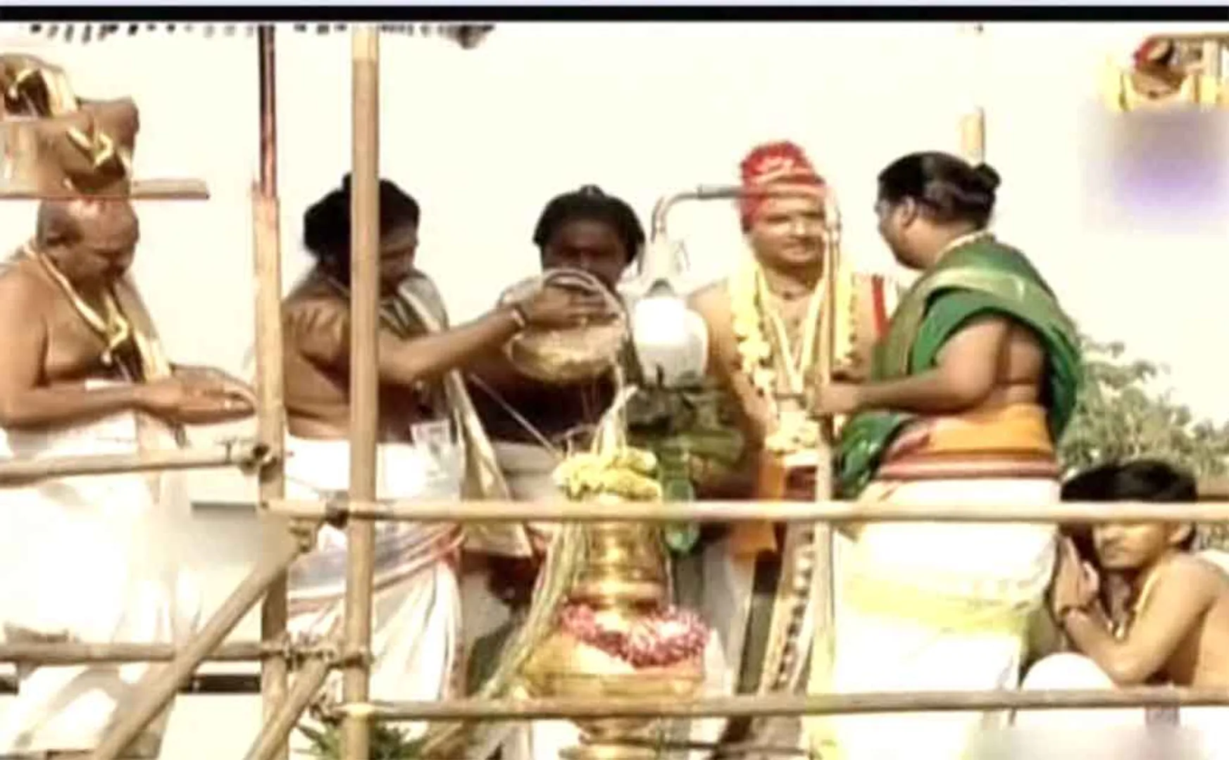 thanjai periya kovil festival peoples police protection 