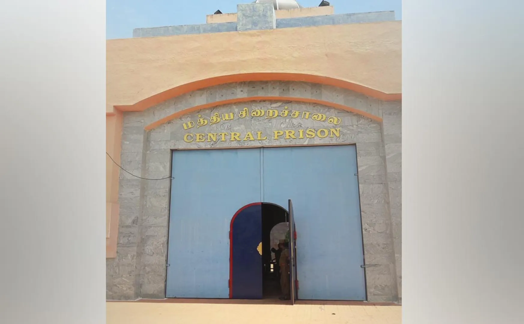 puducherry central prison police raid seizured mobile phones, sim cards 