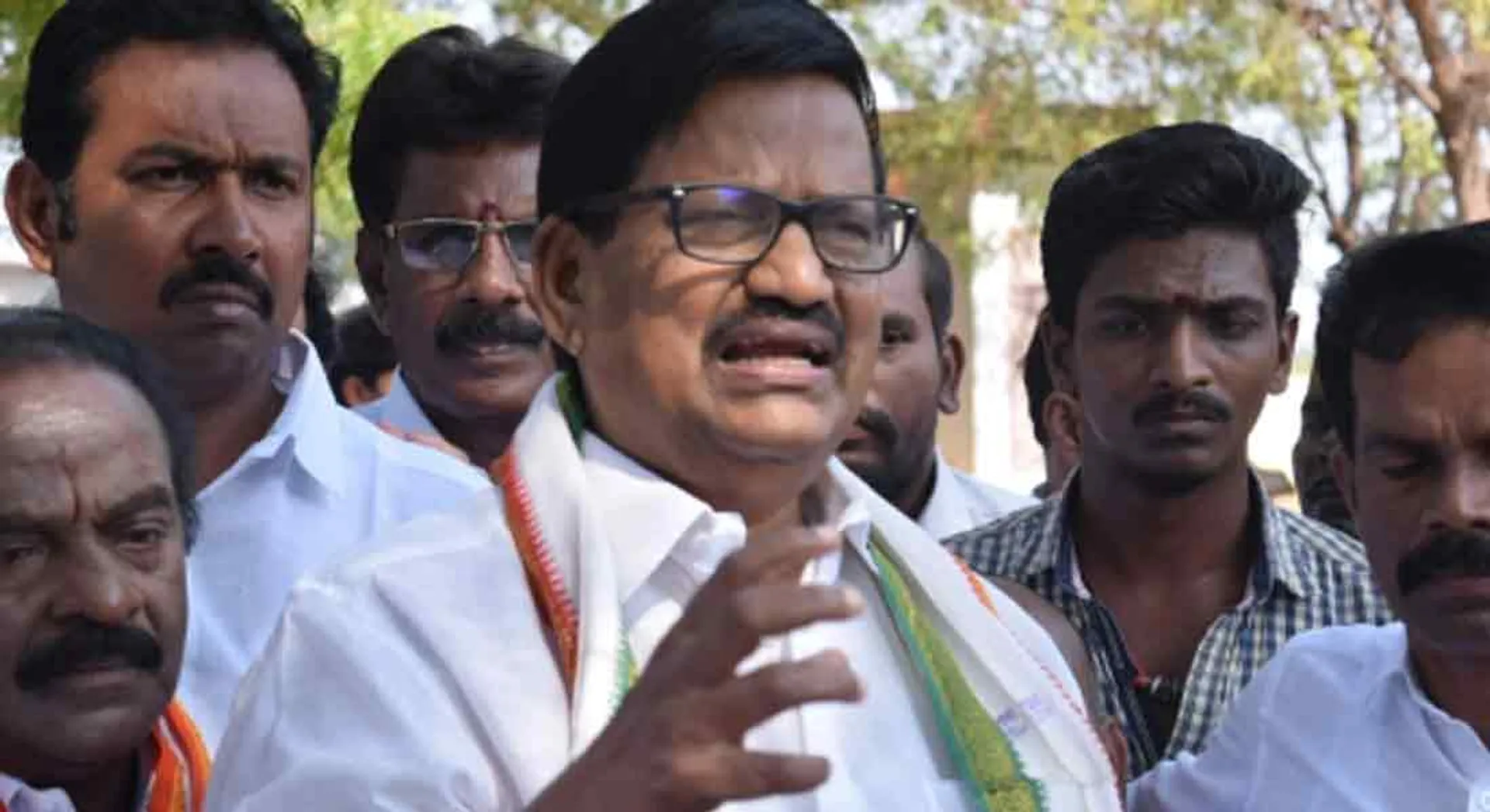 Vijay should not fear IT test threat - KS.azhagiri